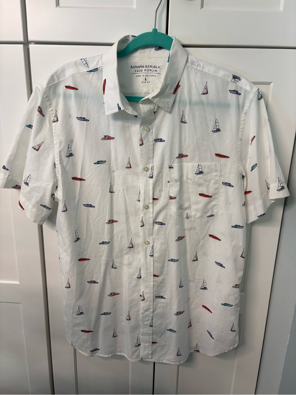 Banana Republic White Short-Sleeve Poplin Shirt with Red & Blue Sailboat Print